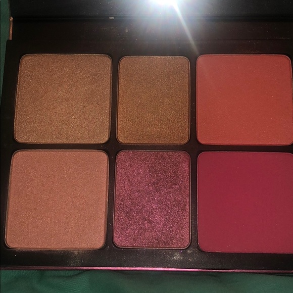 Barely used Cali Kissed smashbox highlight palette - Picture 2 of 8